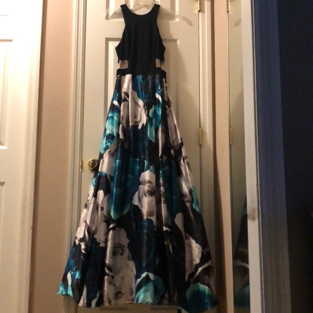 Prom Dress - Picture 2 of 3
